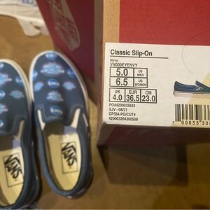 Vans woman classic slip on blue new with tag